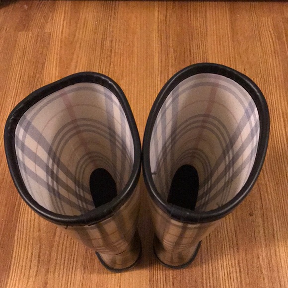 Authentic Burberry Rainboots ☔️ - Picture 8 of 8